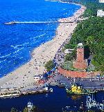Kołobrzeg - panorama: plaża, promenada nadmorska, latarnia morska