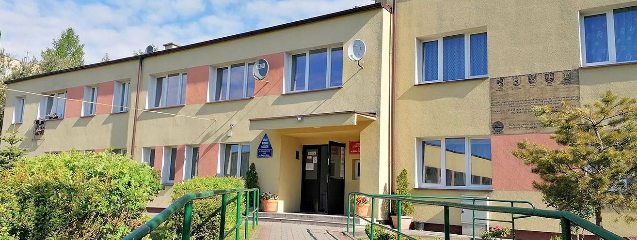 Schronisko Modzieowe OSKAR - budynek - widok od frontu