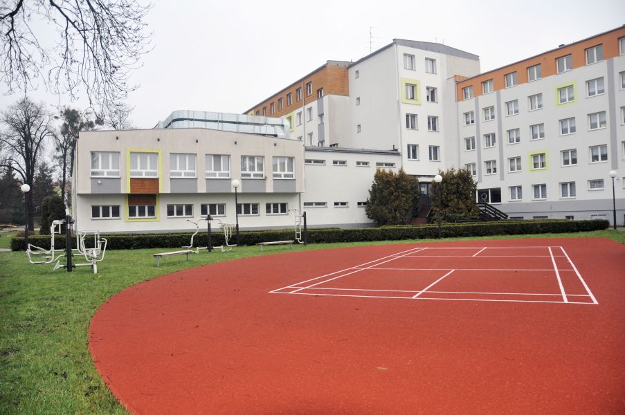 Internat Technikum Lenego - boisko - siownia na powietrzu