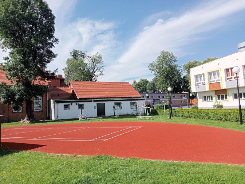 Internat Technikum Lenego - plac rekreacyjny (boisko, siownia na powietrzu, urzdzenia LA)