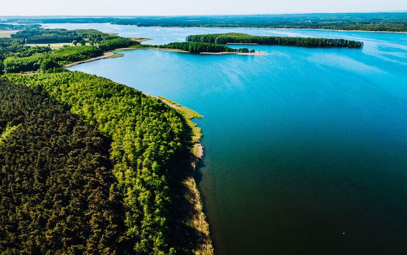 Lubiatw - panorama jeziora Sawskiego z wiey widokowej Joanna